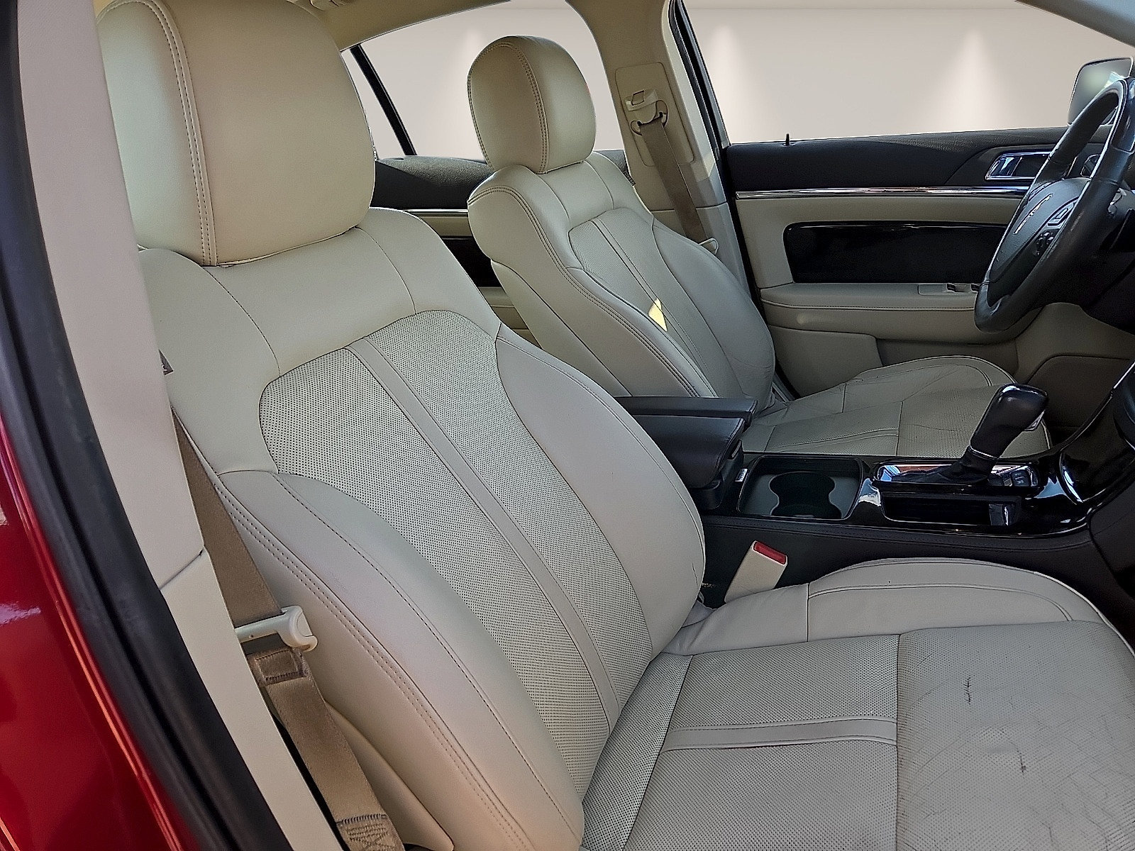 Used 2013 Lincoln MKS FWD image 8