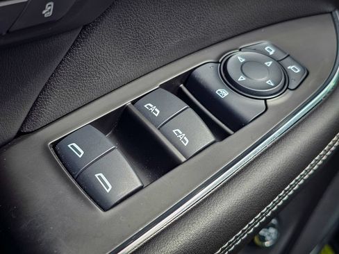 Used 2023 Buick Envision Essence AWD/4WD image 11