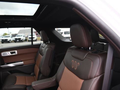 Used 2024 Ford Explorer King Ranch w/ Technology Package image 17