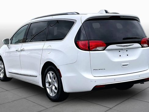Used 2020 Chrysler Pacifica Touring-L Plus w/ Tire & Wheel Group FWD image 11