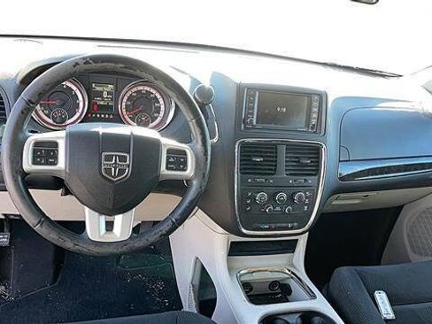 Used 2016 Dodge Grand Caravan SXT w/ Rear Park Assist Package image 8