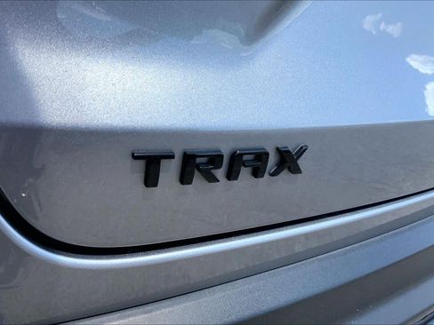 Used 2024 Chevrolet Trax RS FWD image 29