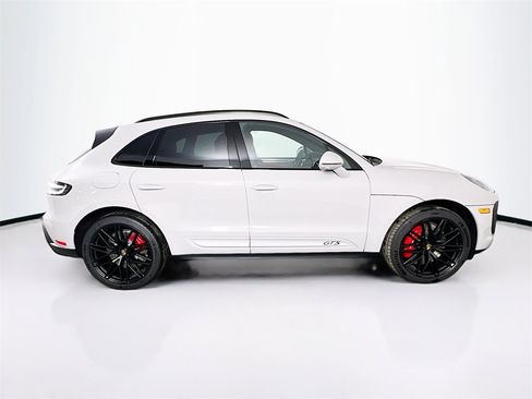 New 2026 Porsche Macan GTS image 8