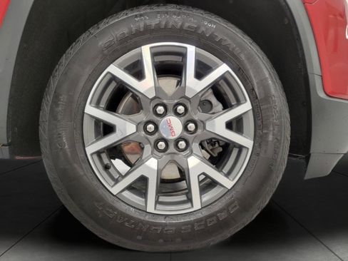 Used 2023 GMC Acadia SLE w/ Driver Convenience Package image 4