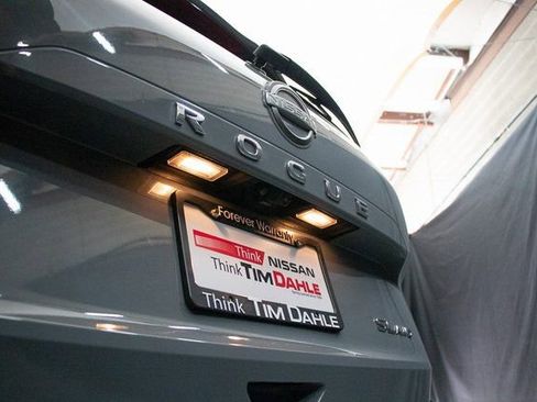 Used 2023 Nissan Rogue SL w/ SL Premium Package image 13