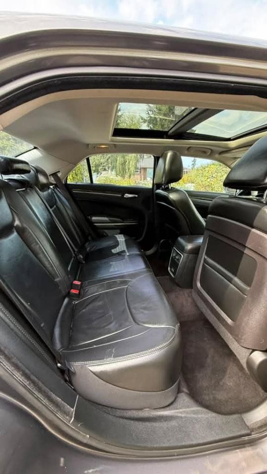 Used 2016 Chrysler 300 Limited RWD image 7