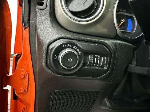 Used 2018 Jeep Wrangler Unlimited Sahara AWD/4WD image 30