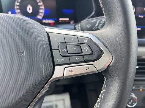 Used 2022 Volkswagen Taos SE w/ Panoramic Sunroof Package image 18