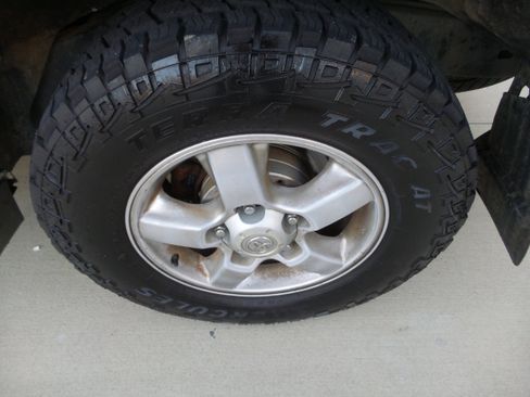 Used 2003 Toyota Land Cruiser image 11