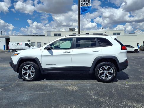 Used 2014 Jeep Cherokee Trailhawk w/ Cold Weather Group AWD/4WD image 8