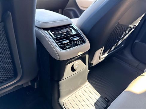 New 2026 Volvo XC90 T8 Plus w/ Protection Package Premier AWD/4WD image 16