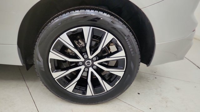 Used 2025 Volvo XC60 B5 Core AWD/4WD image 85