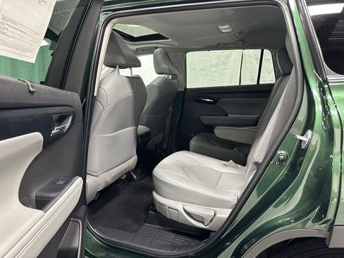 Used 2025 Toyota Highlander XLE image 49