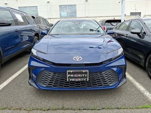 Used 2025 Toyota Camry SE FWD image 2