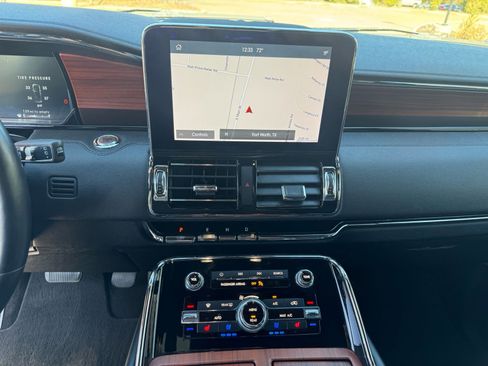 Used 2020 Lincoln Navigator 2WD image 26