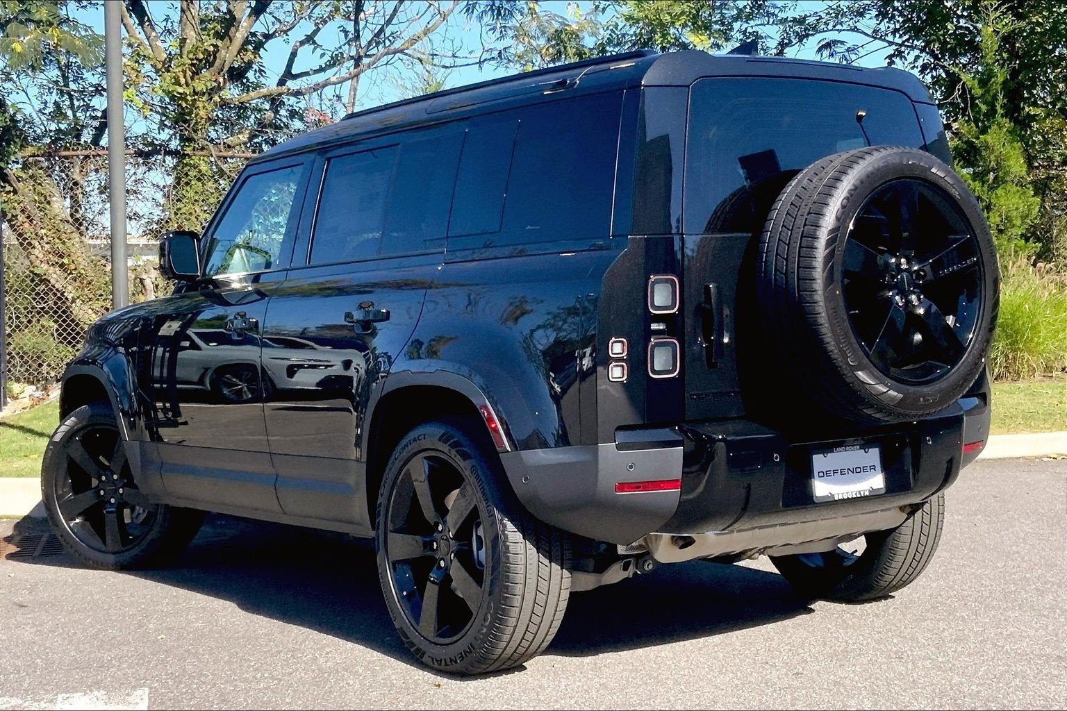 New 2026 Land Rover Defender 110 S AWD/4WD image 12