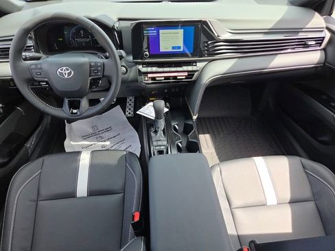 New 2026 Toyota Camry Hybrid FWD image 9