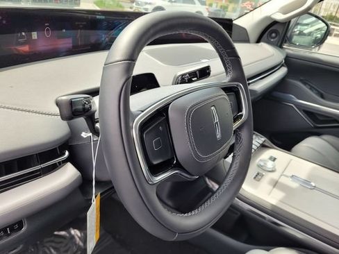 New 2026 Lincoln Navigator L Reserve AWD/4WD image 11