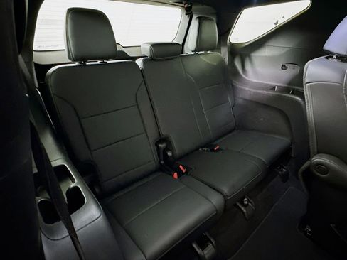 Used 2025 Chevrolet Traverse LT image 13