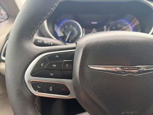 Used 2024 Chrysler Pacifica Touring-L FWD image 37