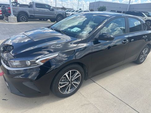 Used 2023 Kia Forte LXS FWD image 3