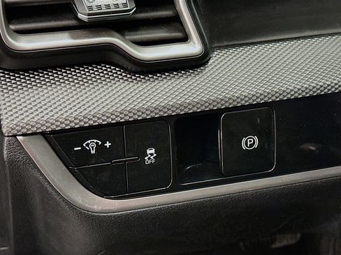 Used 2024 Kia Sportage LX image 17