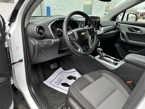 Used 2025 Chevrolet Blazer LT AWD/4WD image 19