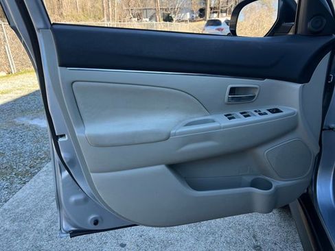 Used 2017 Mitsubishi Outlander Sport LE image 10