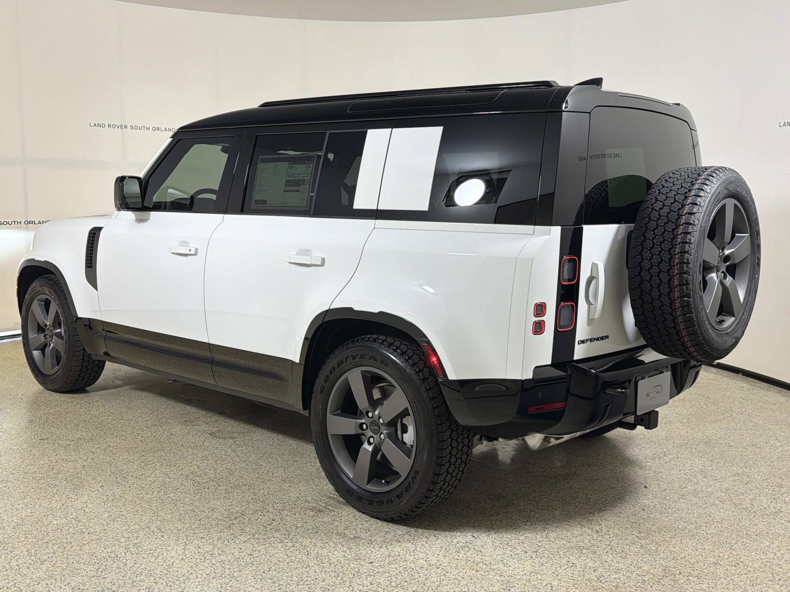 New 2026 Land Rover Defender 110 X-Dynamic SE AWD/4WD image 3