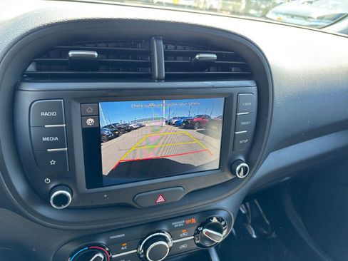 Used 2025 Kia Soul LX w/ LX Technology Package FWD image 22