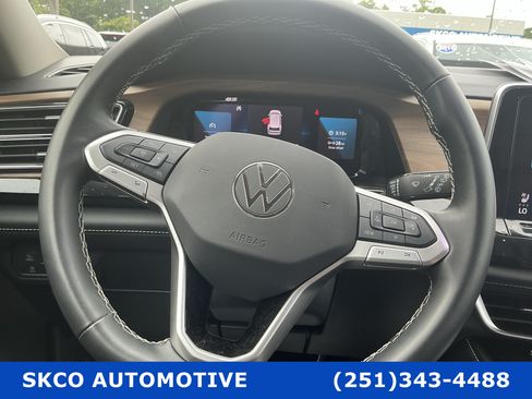 Used 2025 Volkswagen Atlas SE FWD image 18