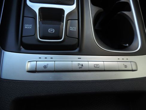 Used 2022 Kia Carnival LX image 22