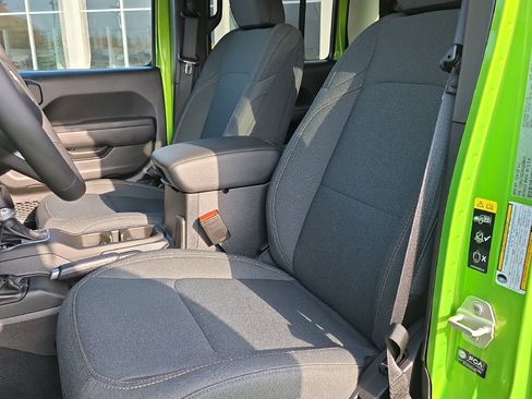 New 2025 Jeep Gladiator Sport image 12