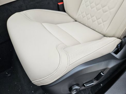 New 2026 Volvo XC90 B5 Core image 8