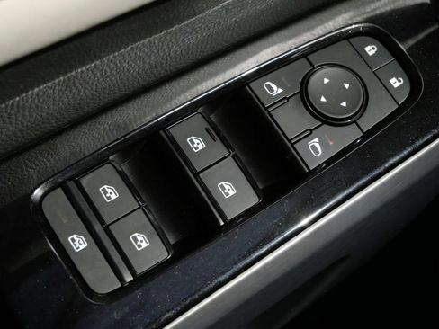 Used 2023 Nissan Pathfinder SL AWD/4WD image 19