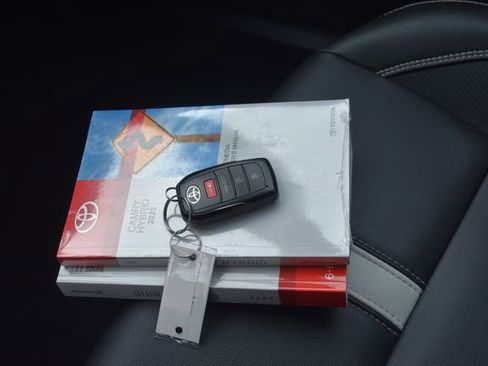 Used 2025 Toyota Camry SE image 36