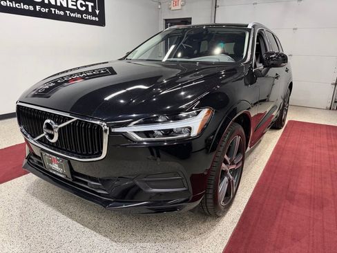 Used 2019 Volvo XC60 T5 Momentum w/ Multimedia Package AWD/4WD image 5