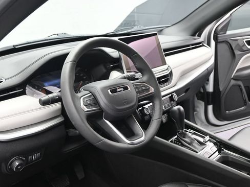 Used 2025 Jeep Compass Limited AWD/4WD image 12