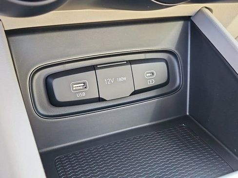 Certified 2025 Hyundai Venue SEL image 24