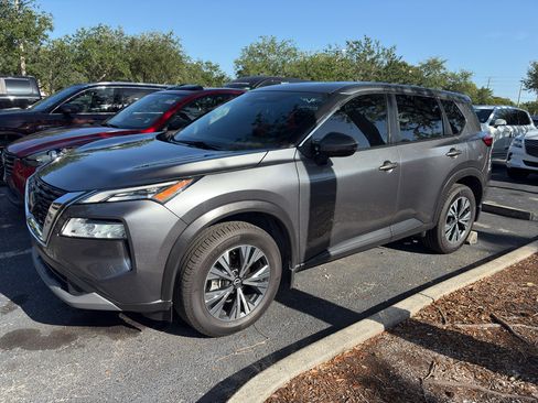 Used 2022 Nissan Rogue SV FWD image 3
