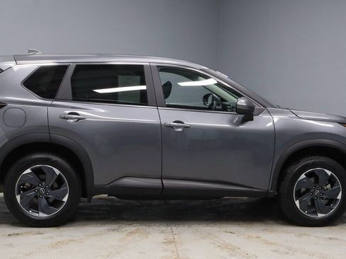 Certified 2025 Nissan Rogue SV image 5