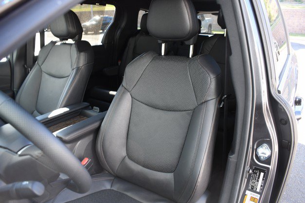 Used 2025 Toyota Sienna Limited AWD/4WD image 17