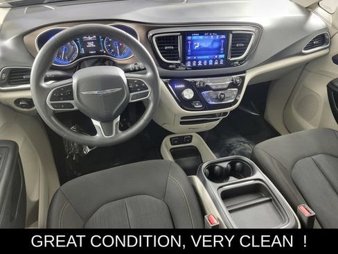 Used 2017 Chrysler Pacifica Touring Plus w/ Tire & Wheel Group FWD image 31