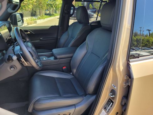 Used 2024 Lexus GX 550 AWD/4WD image 5