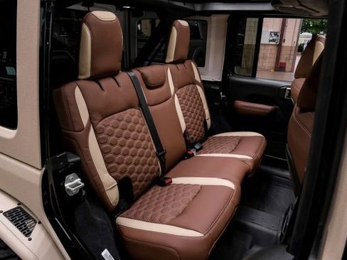 Used 2025 Jeep Wrangler Unlimited Rubicon w/ Technology Group image 73