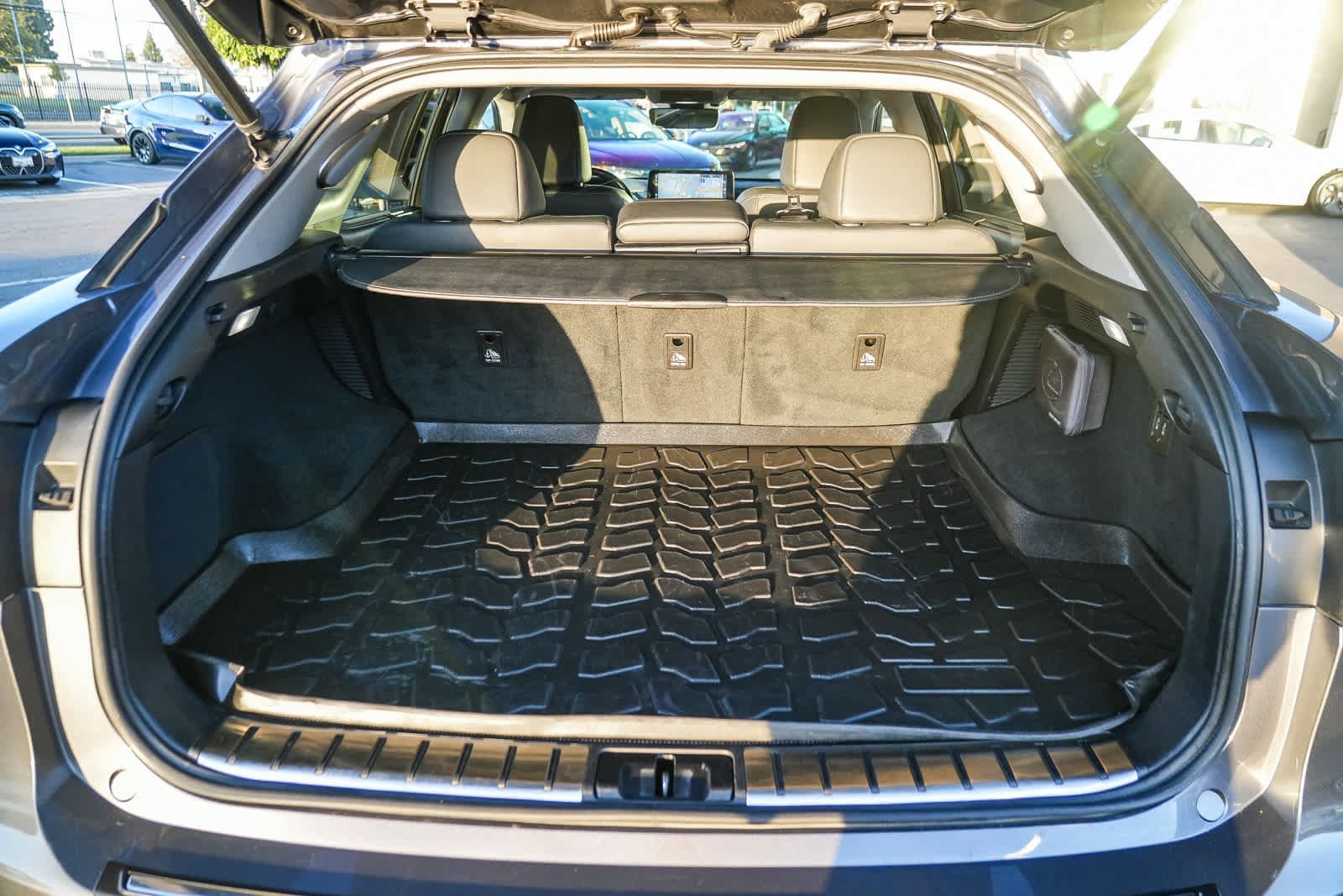 Used 2022 Lexus RX 450h AWD w/ Luxury Package image 27