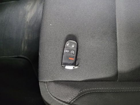 Used 2019 Dodge Charger SXT image 32