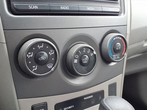 Used 2012 Toyota Corolla LE FWD image 24