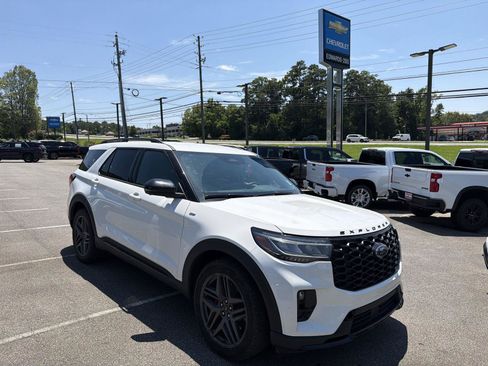 Used 2025 Ford Explorer ST-Line w/ Premium Package RWD image 5