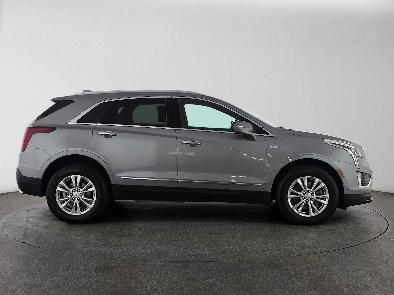 Used 2026 Cadillac XT5 Luxury w/ LPO, Floor Liner Package AWD/4WD image 2